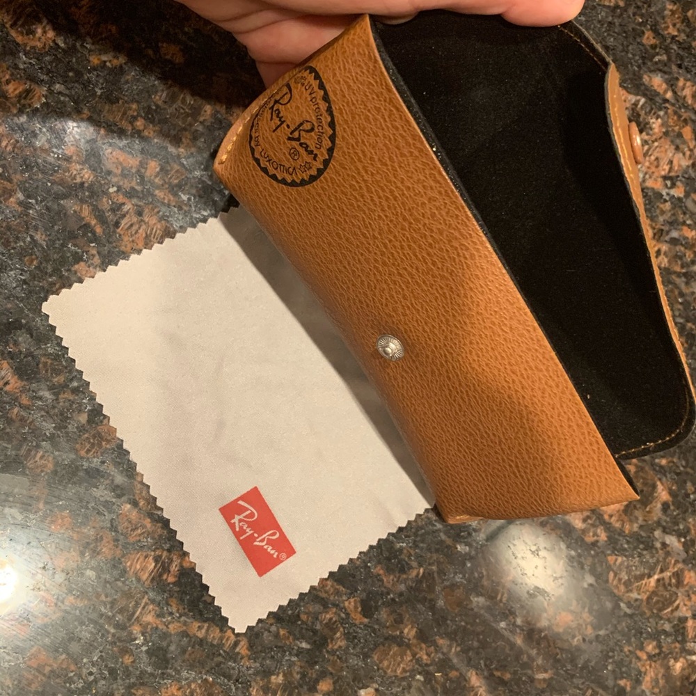 Ray Bans *case & duster* - Picture 4 of 5